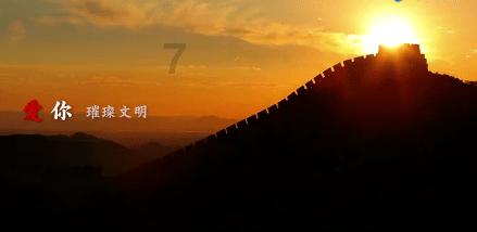 蓝色连衣裙搭配银色包包，清新可爱，这样的穿搭你爱吗？游戏画面